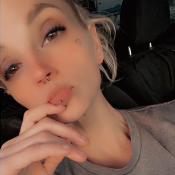 Meet your Posher, Nikki - Picture 1 of 1